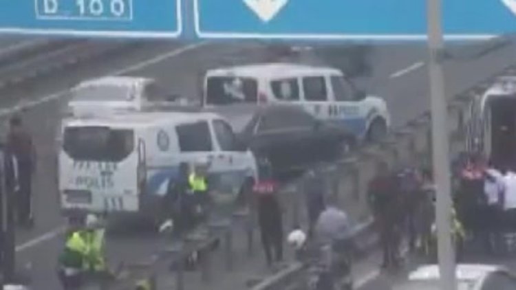 E-5 Otoyolu Çağlayan Mevkii'nde motorize polis ekipleri kaza yaptı