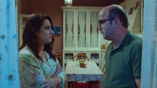 Şennur, kendisini yanlış anlayan Sadık'tan özür dilemek için yanına gidiyor.