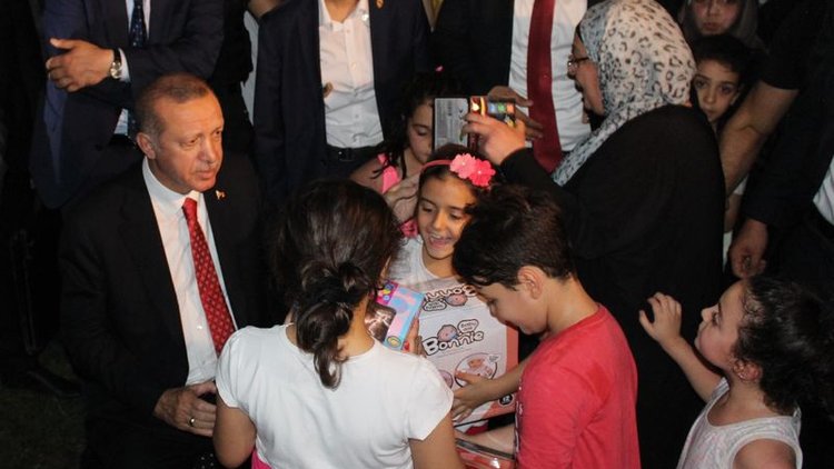 Cumhurbaşkanı Erdoğan'dan Zeytinburnu sahilindeki vatandaşlara sürpriz ziyaret