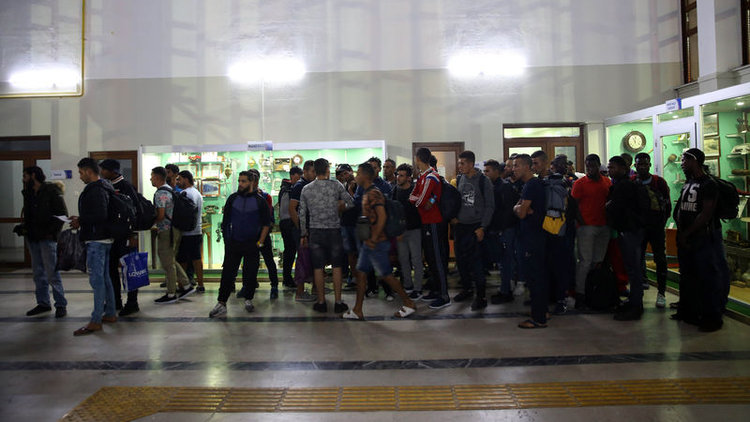 Tren garında göçmen operasyonu