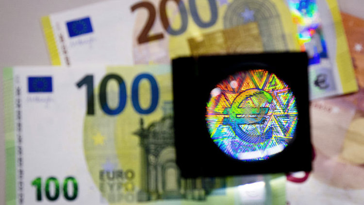 100 ve 200 Euro geliyor