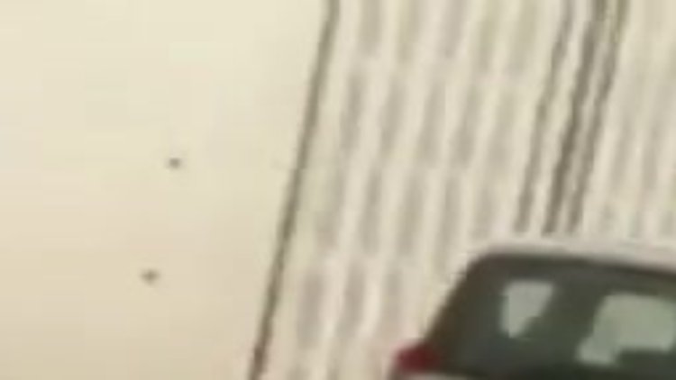 Düğün konvoyunda aracın camından sarkıp havaya ateş etti