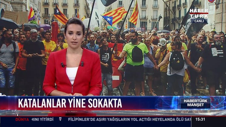Katalanlar yine sokakta: Siyasilere yapılan baskınların yıldönümünde sokaklar doldu