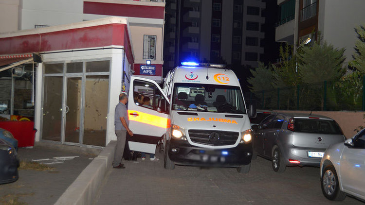 Barışmak için buluştuğu eşini yaraladı