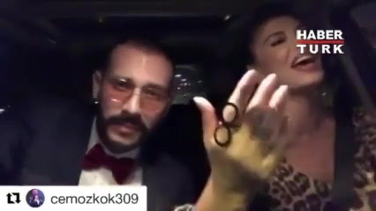 Şarkı söylerken kaza yaptı!