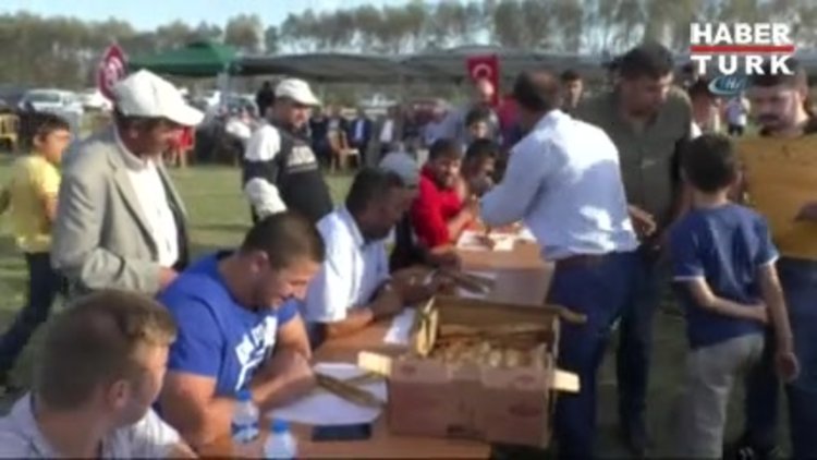 Pide yeme yarışmasında 10 dakikada 9 pide yedi