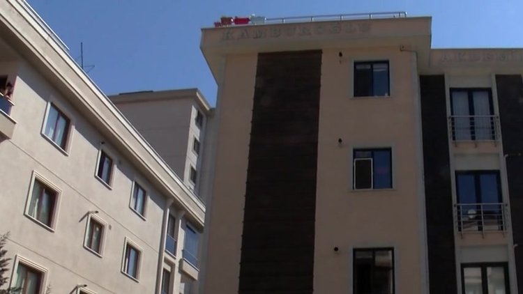 Karı-koca birbirlerini bıçakladı; kadın ölürken eşi ağır yaralı