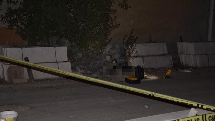 Uyuşturucu bağımlısı yanarak can verdi