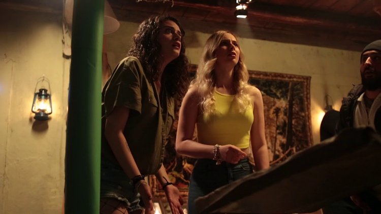 ...Büyülü Konakta Ruh Çağıran Gençlerin Hazin Hikayesi Fragman