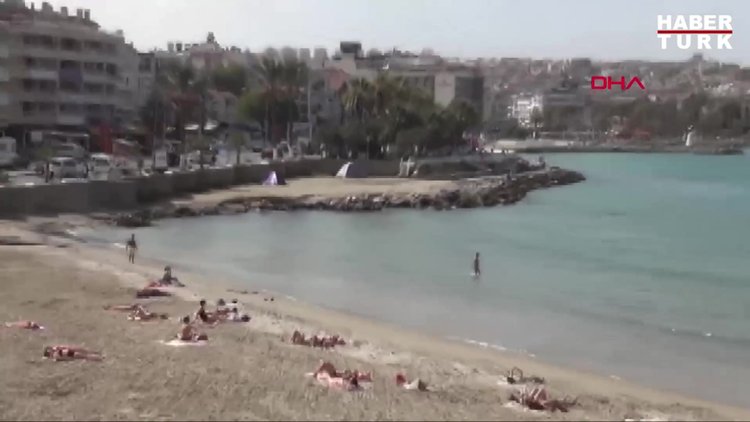 Kuşadası'nda turistler plaja koştu
