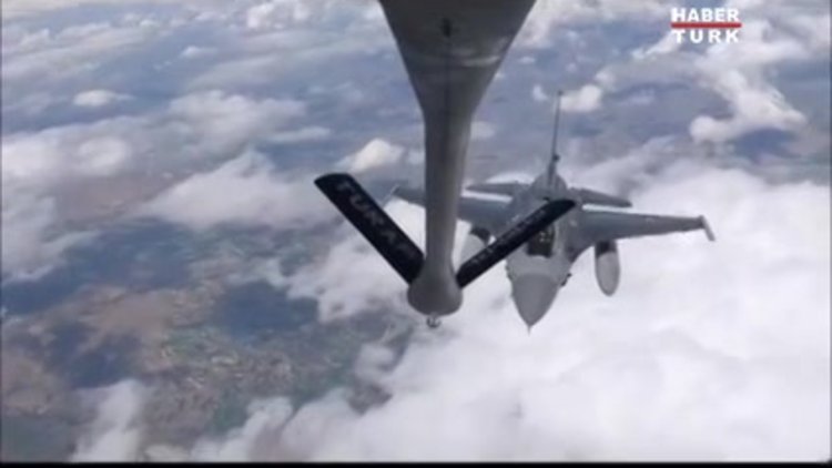 Savaş uçakları nasıl yakıt ikmali yapar?