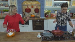 Pelin Karahan bugün Beyhan Kadayıfçı ile çıtır kadayıflı puding, havuç mantısı, sebzeli tavuklu rulo patates ve tavuklu kokoreç yapımını gösterdi. ...