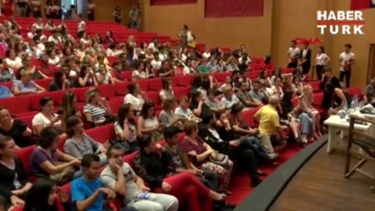 Hazal Kaya'yı Antalya'da ağlatan kutlama