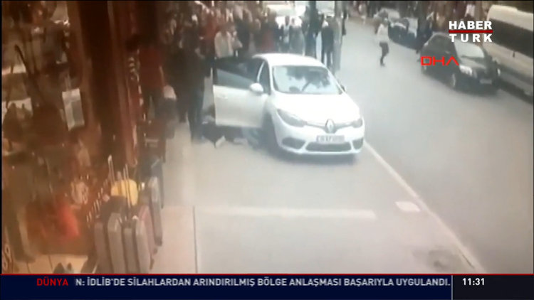 Araçla yayaların arasına daldı!