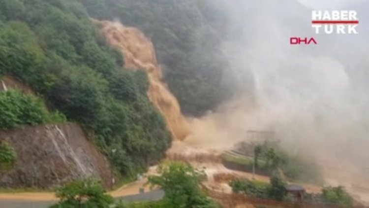 Doğu Karadeniz'de sağanak sel ve heyelana yol açtı