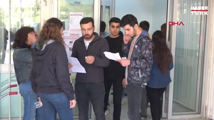 Sınava giremeyenler gözyaşlarına boğuldu