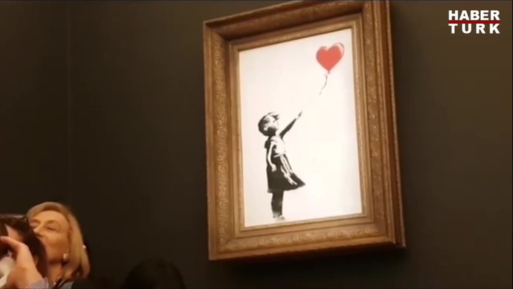 Müzayedede satılan tablo kendi kendini imha etti