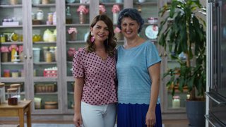 Pelin Karahan bugün; Dilek Naide Kıvılcım ile babaanne usulü lahanalı kuru fasülye, közlenmiş patlıcan köftesi, ...