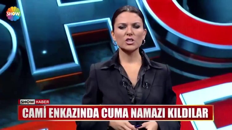 Cami enkazında cuma namazı kıldılar