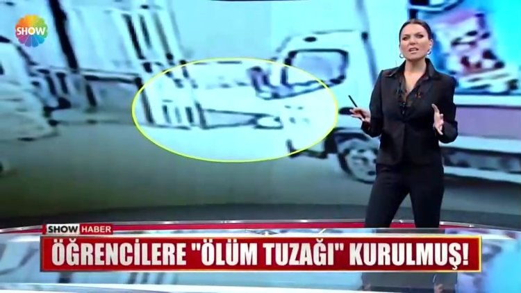 Demir kapı çocuğun üstüne devrildi