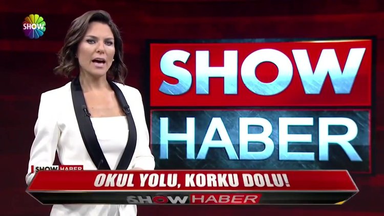 Akşam karanlığında okuldan çıkıyorlar