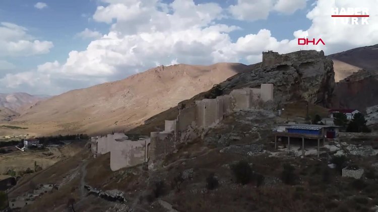 Temelinden burcuna 8 asırlık Türk kalesi...