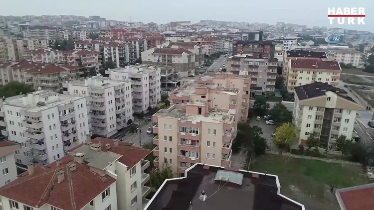 Çökme tehlikesiyle tahliye edilen 6 katlı apartman havadan görüntülendi
