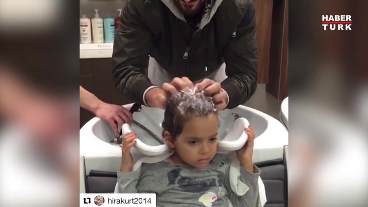 Okan Kurt, Hira'nın saçlarını yıkadı