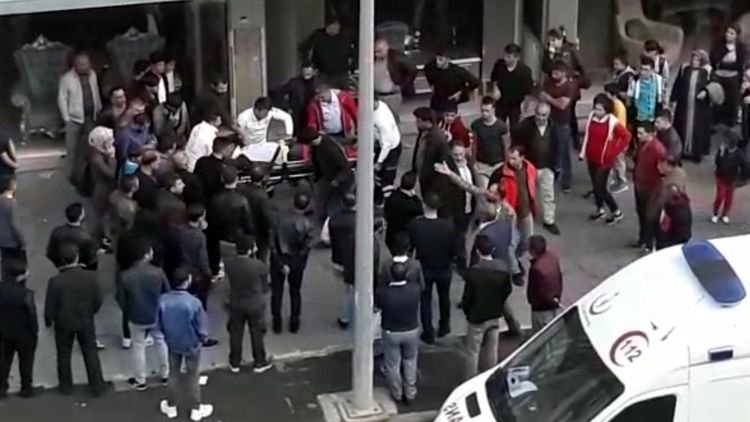 Onlarca çocuk ezilmekten son anda kurtuldu