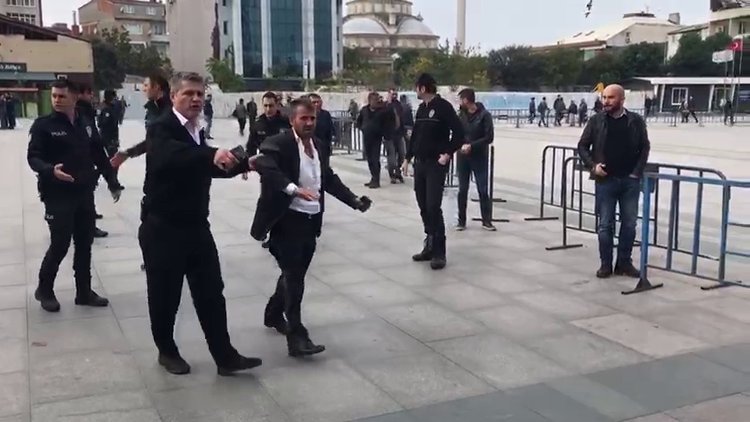 İstanbul Adliyesi önünde bıçaklı kavga: 3 yaralı