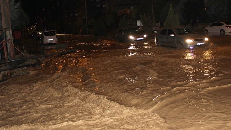 Adıyaman sele teslim! 120 küçükbaş hayvan öldü