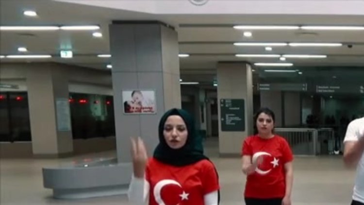 Yozgat Şehir Hastanesi çalışanları İstiklal Marşı'nı işaret dili ile okudu