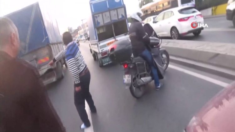 E-5 Karayolu’nda motosikletliden yumruk yiyen sürücü çılgına döndü