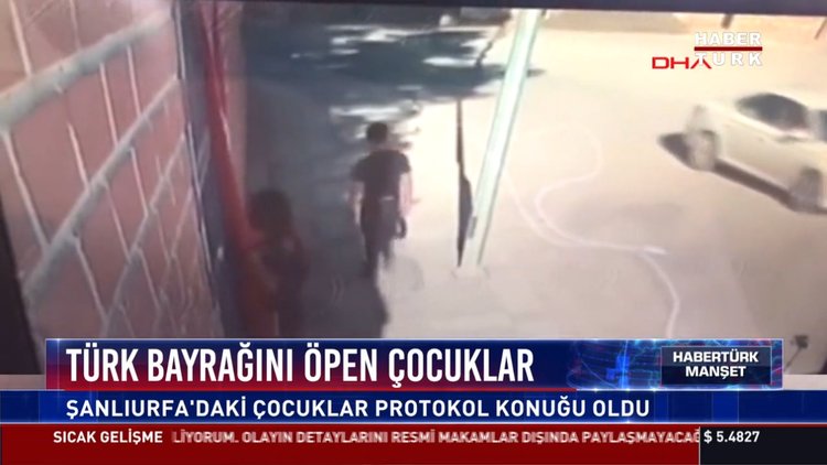 Türk bayrağını öpen çocuklar: Şanlıurfa'daki çocuklar protokol konuğu oldu