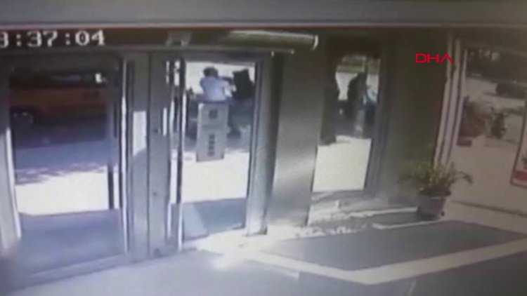 'Yaşlılara yol ver' dedi, çıkan tartışmada bıçaklandı... O anlar kamerada