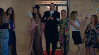 Müsellim’e birini bulmakta kararlı olan Bella ve Şirin, parti düzenliyor.