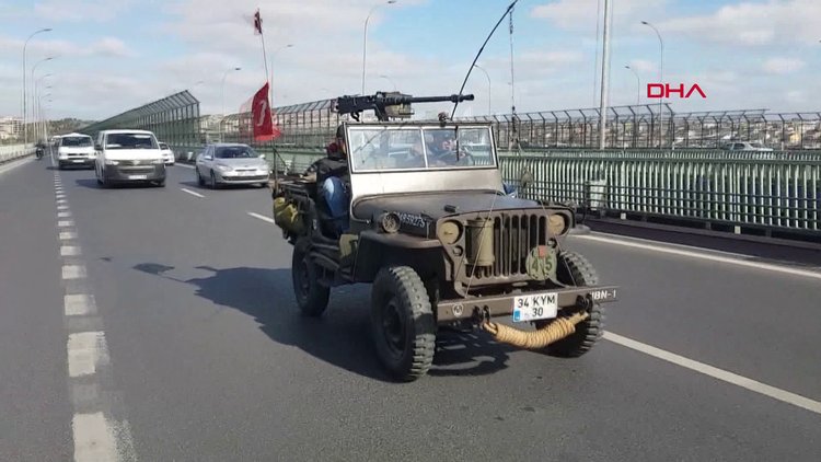 İstanbul trafiğinde uçaksavar taşıyan cipi görenler gözlerine inanamadı