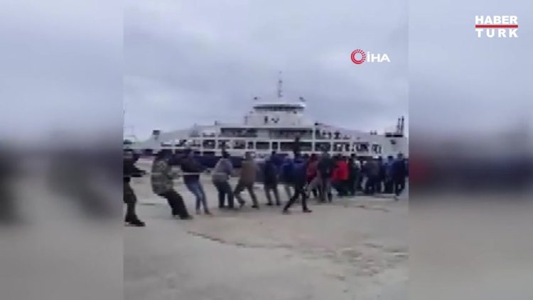 Teknik sorun yaşanan yolcu gemisi halatla çekilerek iskeleye yanaştırıldı