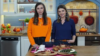 Pelin Karahan, Ecem Köroğlu ile muzlu muffin, karalâhana cipsi-pancar cipsi-dip sos, pastırmalı tavuk şişler ve nohutlu ...