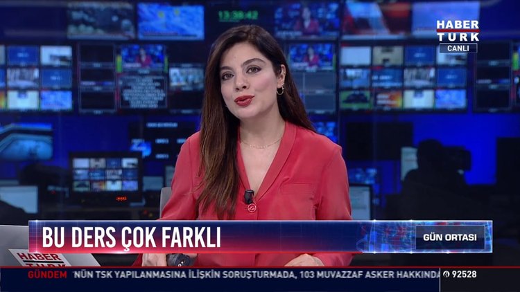 Bu ders çok farklı: Ferhat Öğretmen şarkılarla Fen Bilgisi anlatıyor