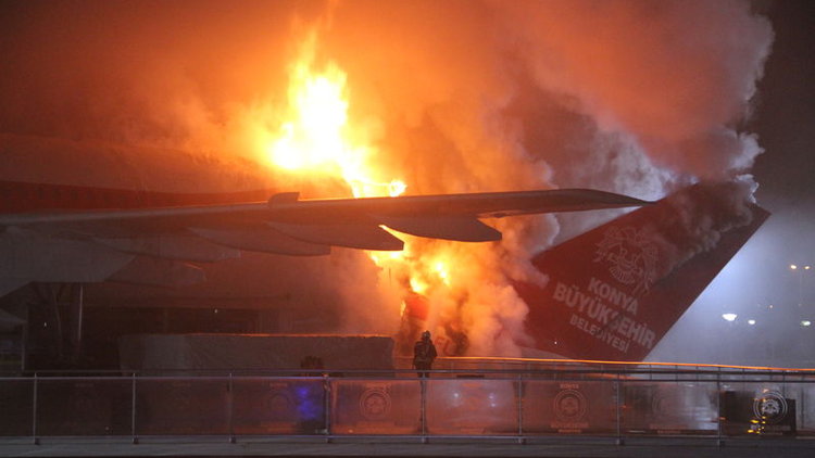 Konya'daki ünlü uçak restoranda korkutan yangın