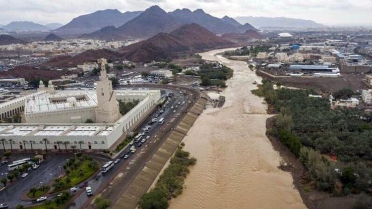 Suudi Arabistan sele teslim