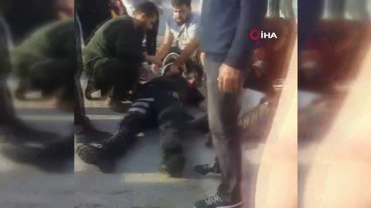 Kaza geçiren polisin yardımına vatandaş koştu