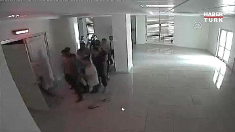 Darbecilerin 225 askeri rehin aldıkları anların görüntüleri