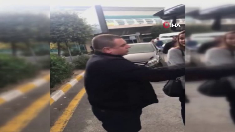 Atatürk Havalimanı'nda taksi durağı kahyası olduğu iddia eden şahıs UBER sürücüsüne saldırdı