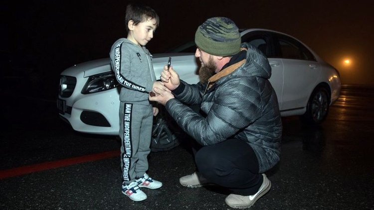 Çeçen liderden rekortmen çocuğa araba hediyesi