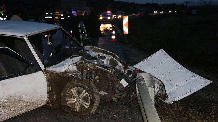 Manisa'da feci kaza! Ölen kuzeninin başından ayrılamadı
