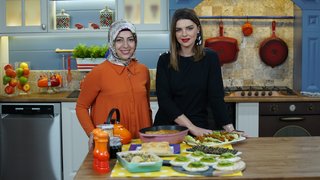 Pelin Karahan, Hatice Cihan ile sıcak kısır, tavuk ciğerli patates salatası, pastırmalı kadayıf börek ve Hürrem gözü tatlısı yapımını gösterdi. ...
