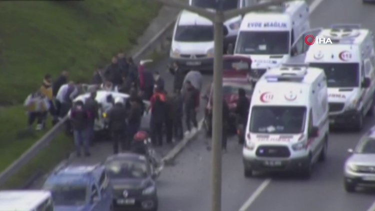 TEM Otoyolu'nda "makas terörü"...Şeritte bekleyen sürücünün feci şekilde hayatını kaybetti anlar kamerada