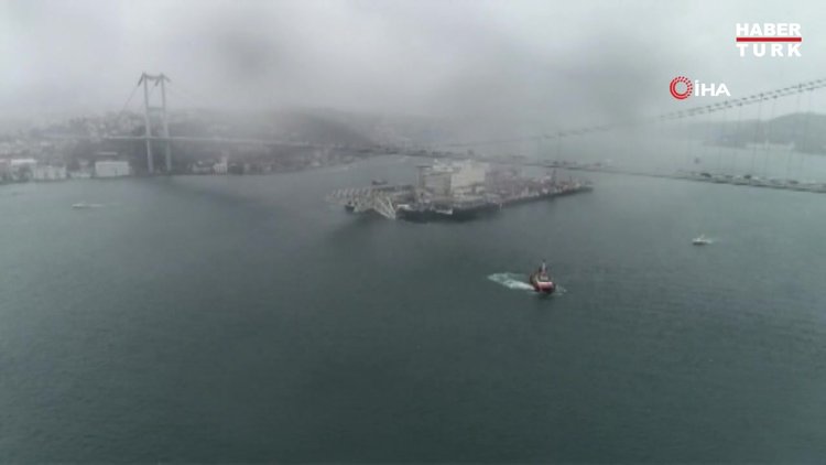 Dev geminin İstanbul Boğazı'ndan geçişi havadan görüntülendi